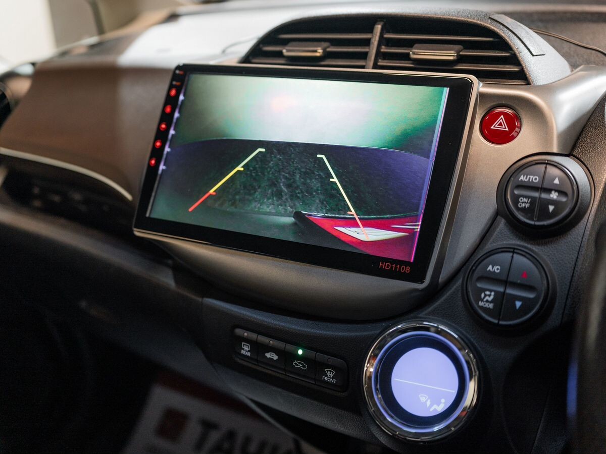 Honda Fit Shuttle 2012 - фото автомобиля