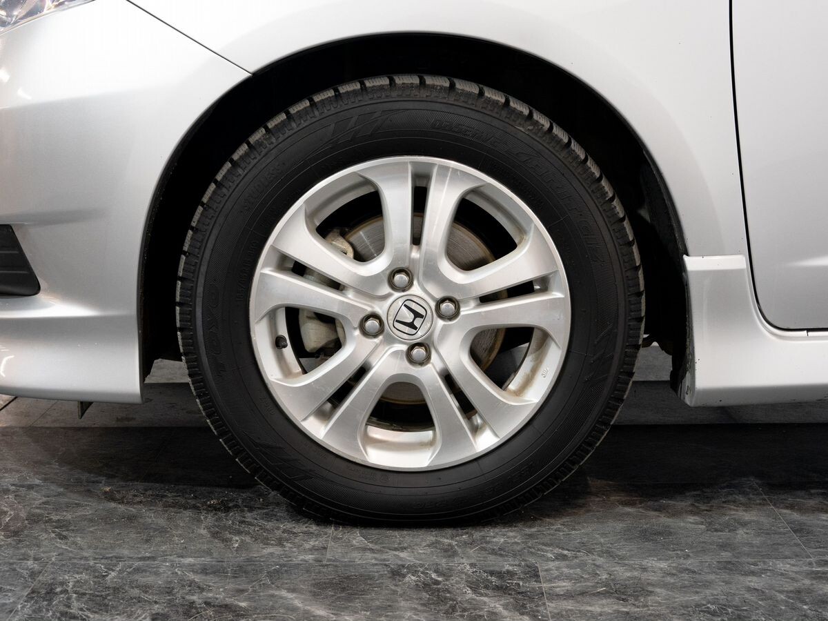 Honda Fit Shuttle 2012 - фото автомобиля