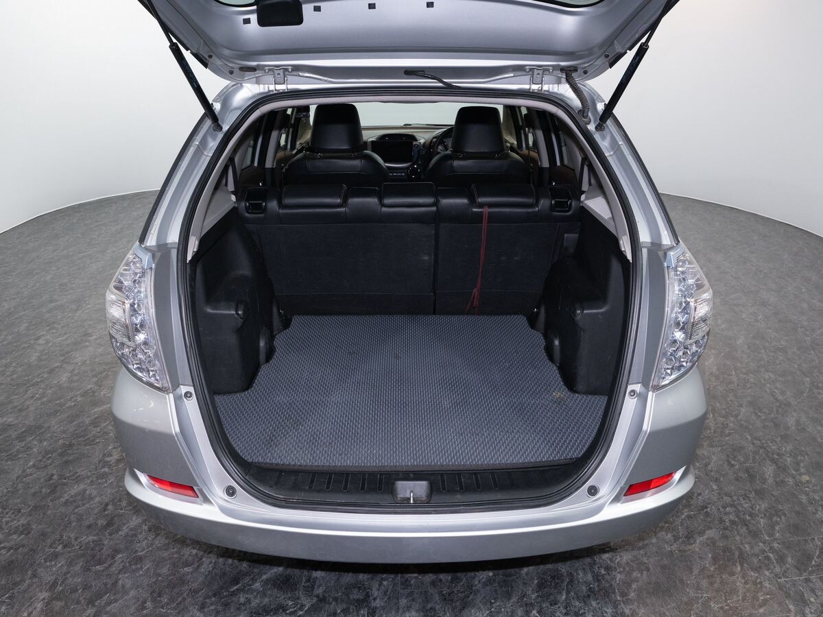 Honda Fit Shuttle 2012 - фото автомобиля