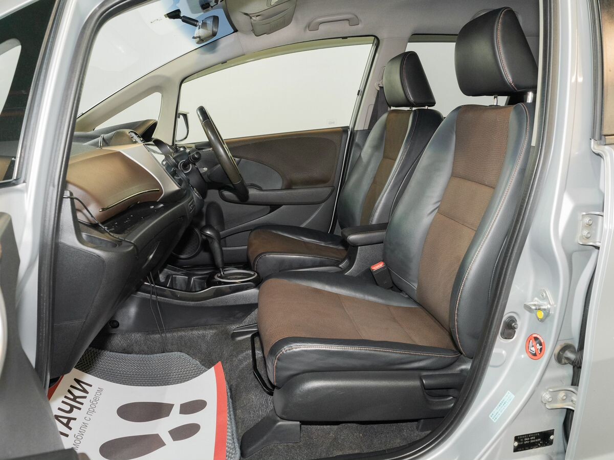 Honda Fit Shuttle 2012 - фото автомобиля