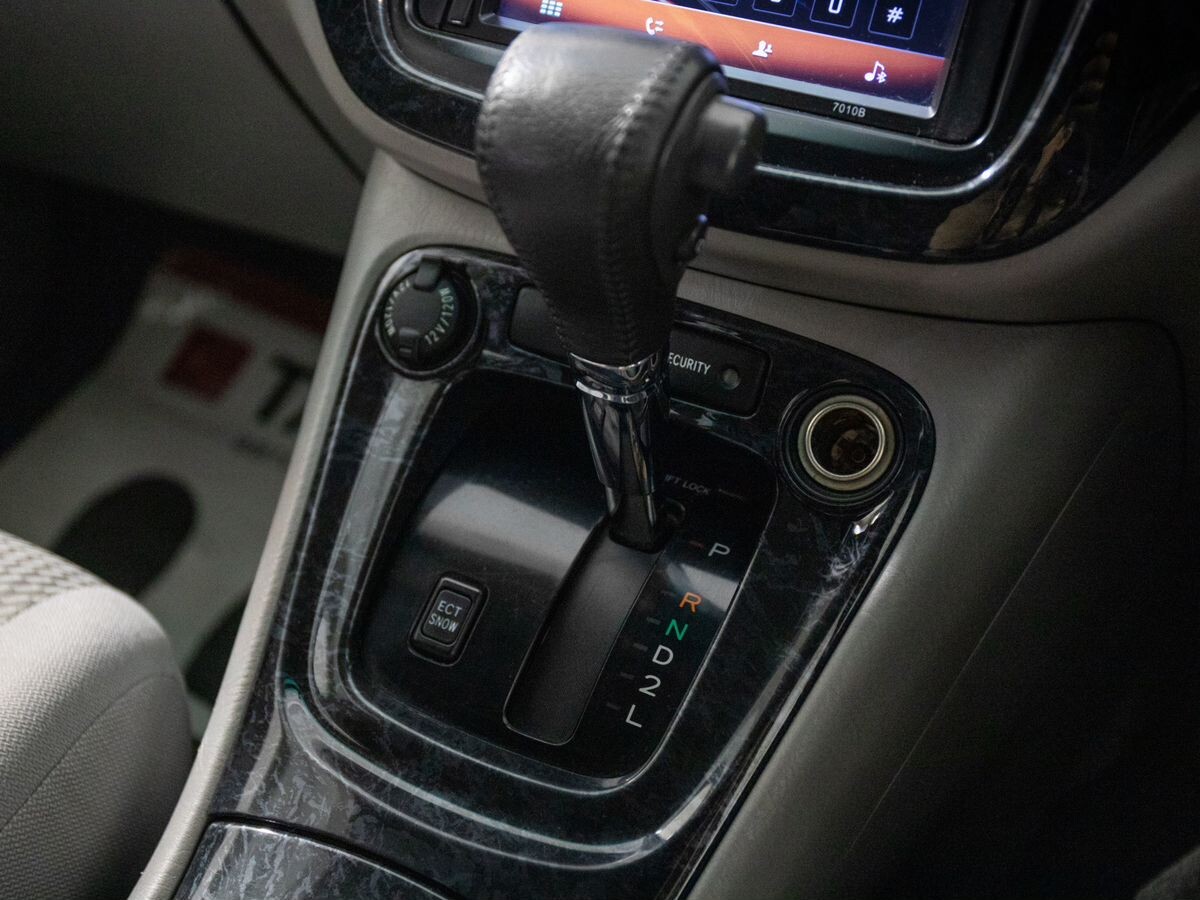 Toyota Kluger 2004 - фото автомобиля