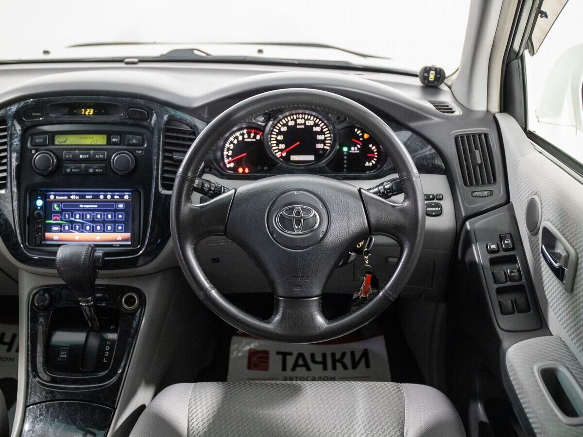Toyota Kluger 2004 - фото автомобиля