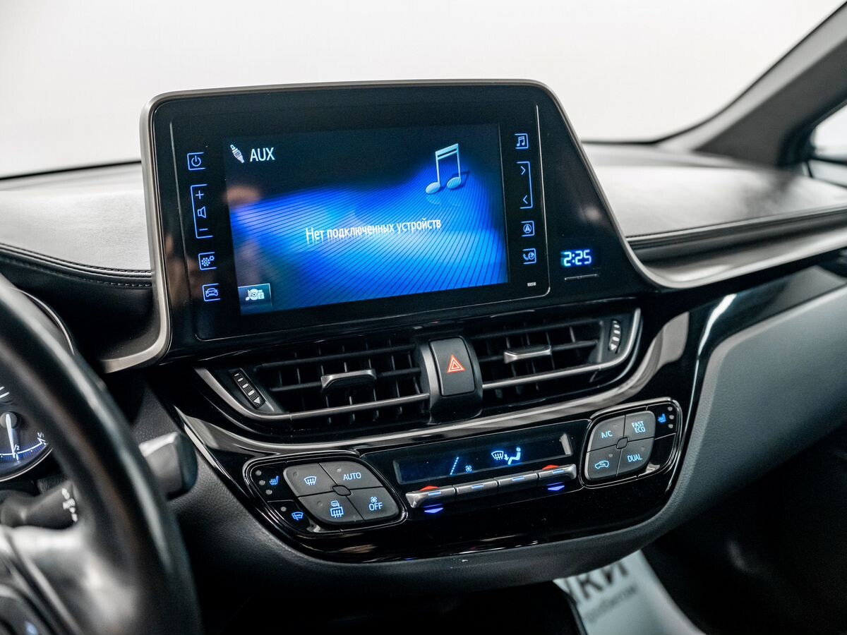 Toyota C-HR 2018 - фото автомобиля