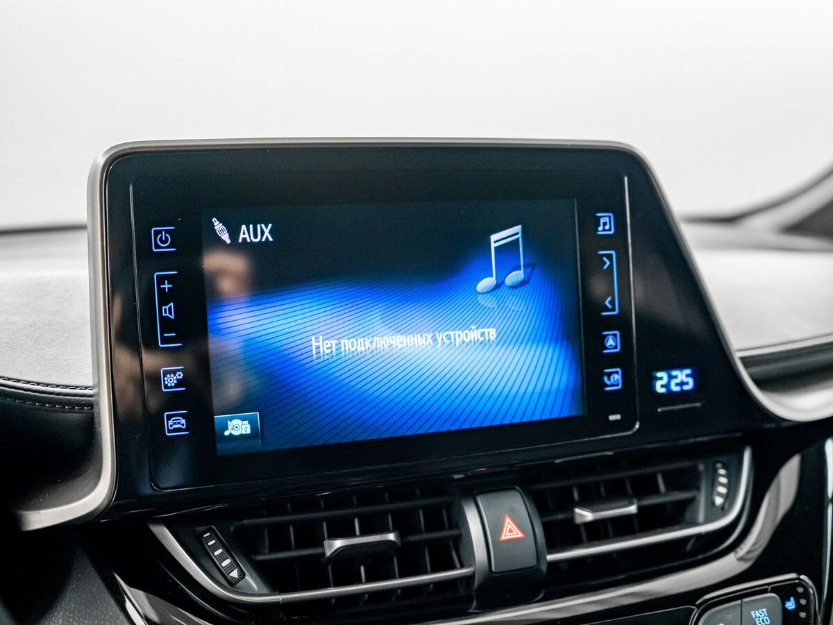 Toyota C-HR 2018 - фото автомобиля