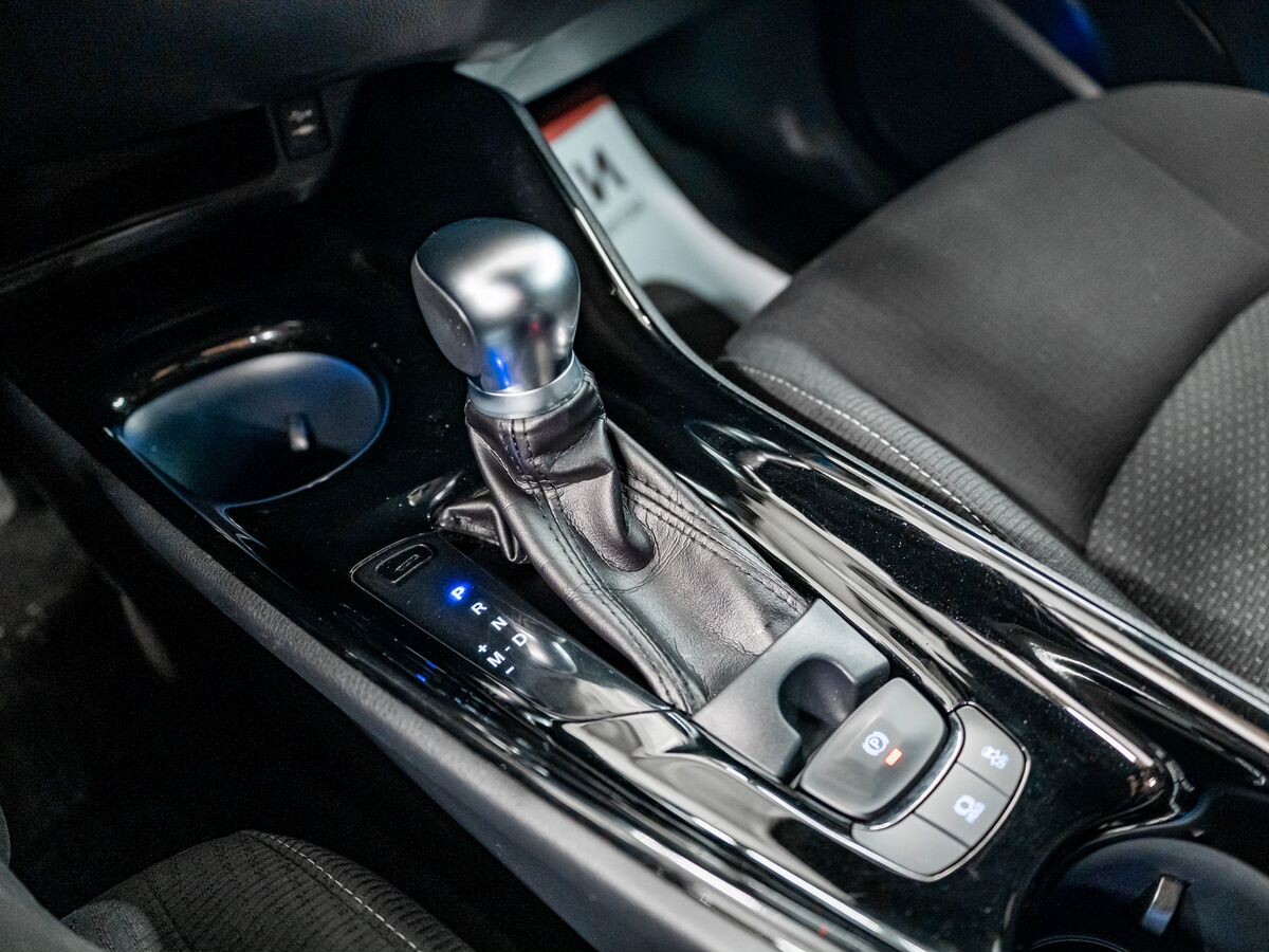 Toyota C-HR 2018 - фото автомобиля