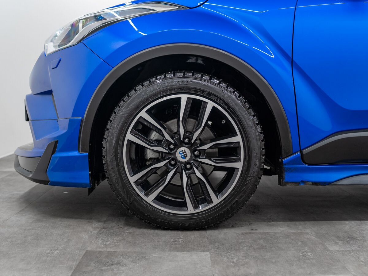Toyota C-HR 2018 - фото автомобиля