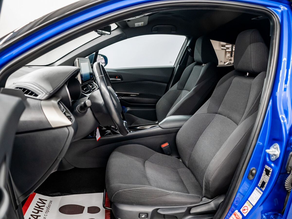 Toyota C-HR 2018 - фото автомобиля