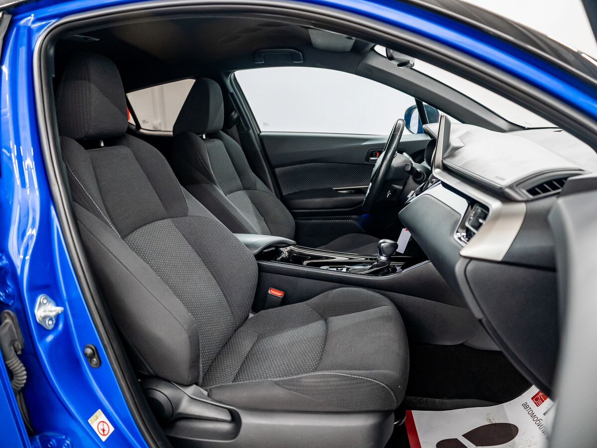 Toyota C-HR 2018 - фото автомобиля