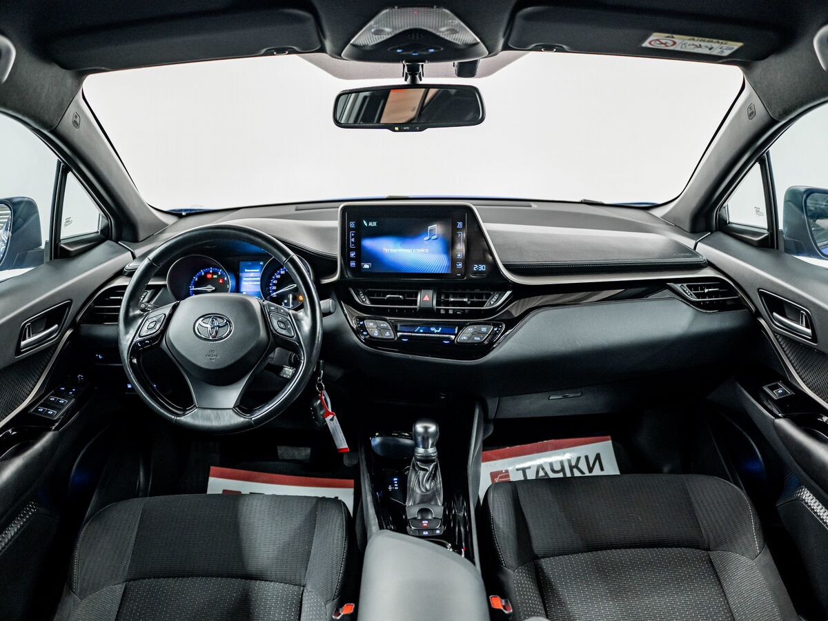 Toyota C-HR 2018 - фото автомобиля