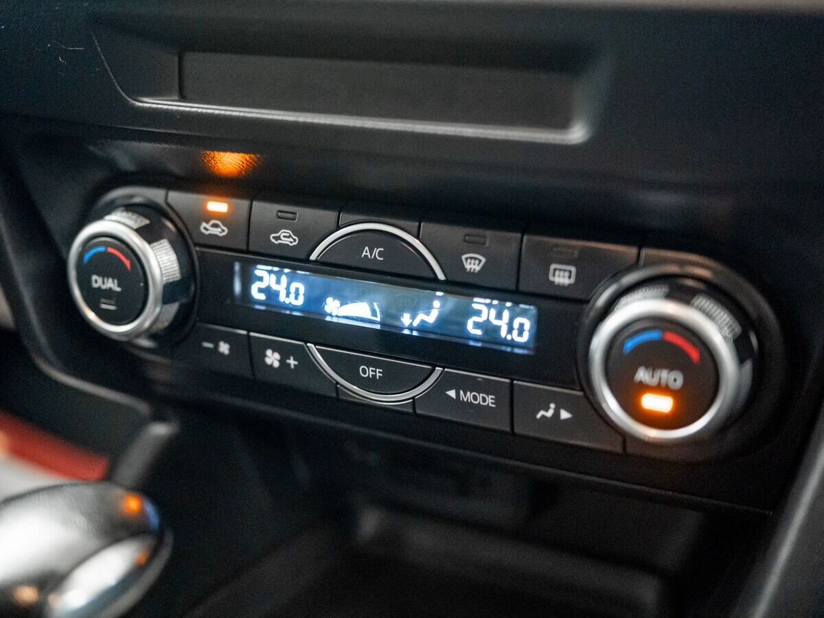 Mazda Axela 2014 - фото автомобиля