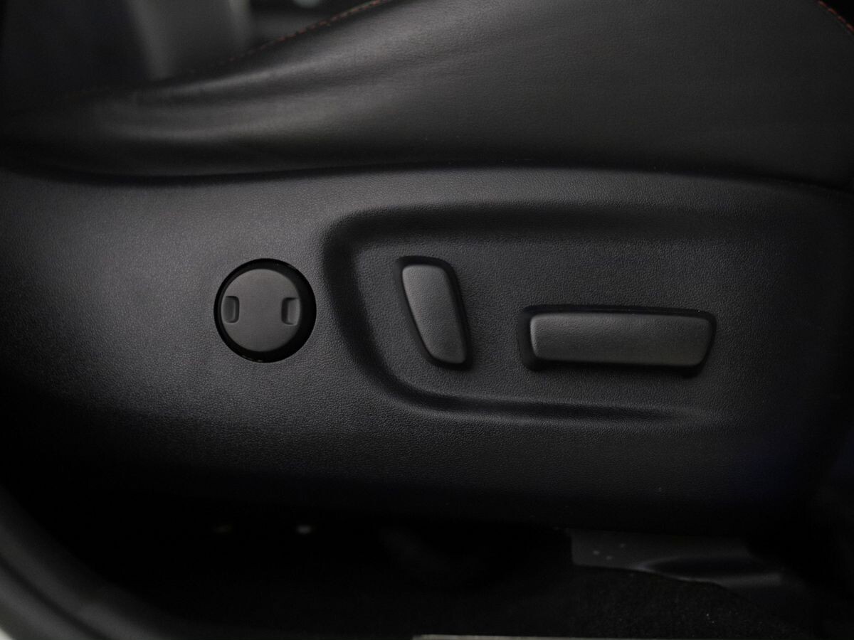 Toyota Harrier 2017 - фото автомобиля