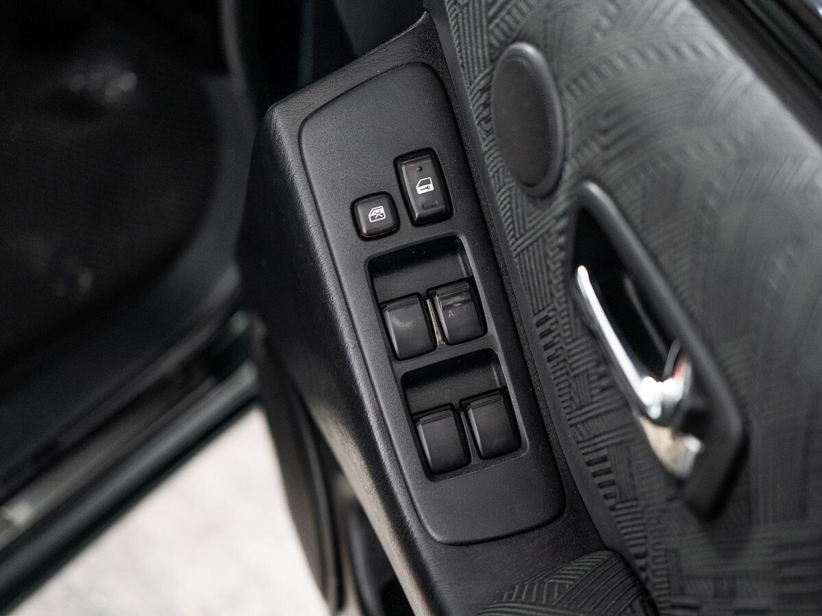 Toyota Kluger 2001 - фото автомобиля