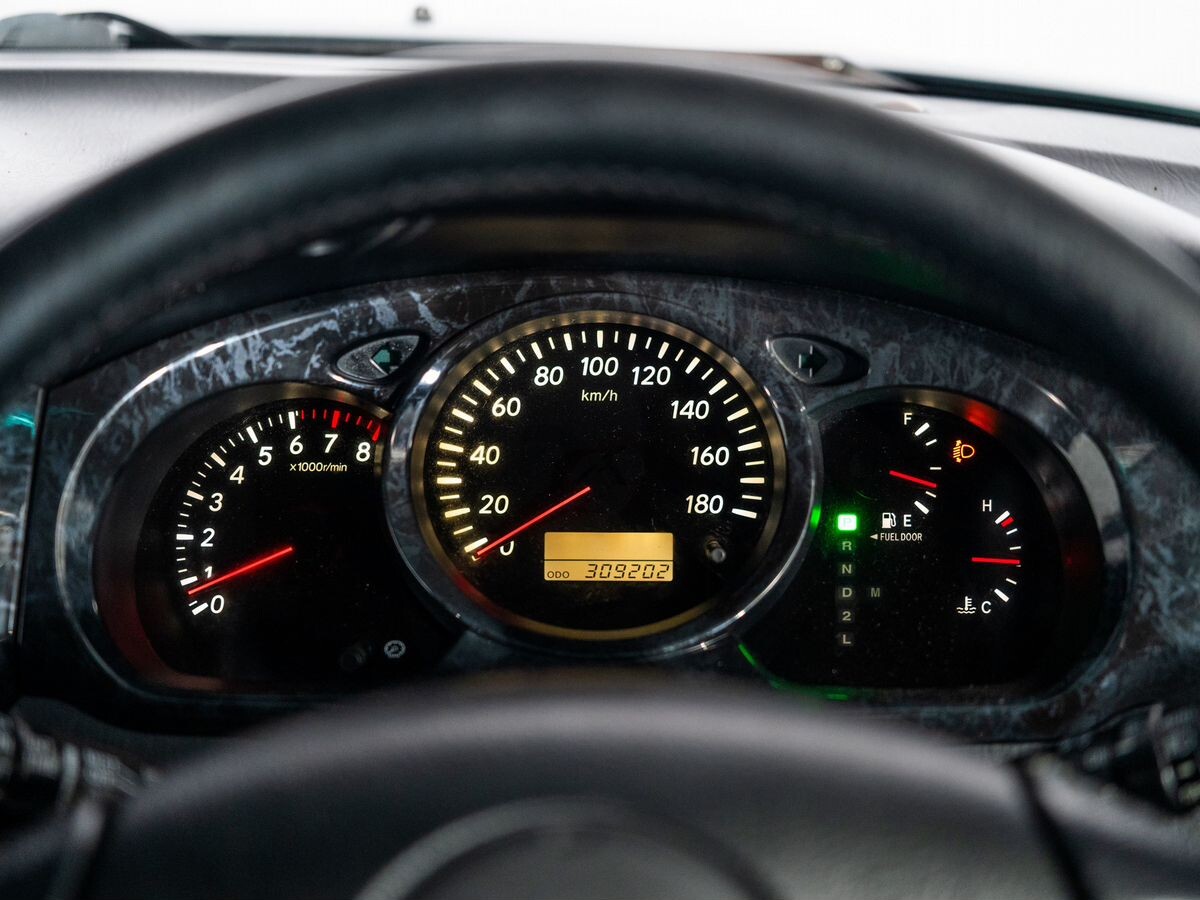 Toyota Kluger 2001 - фото автомобиля