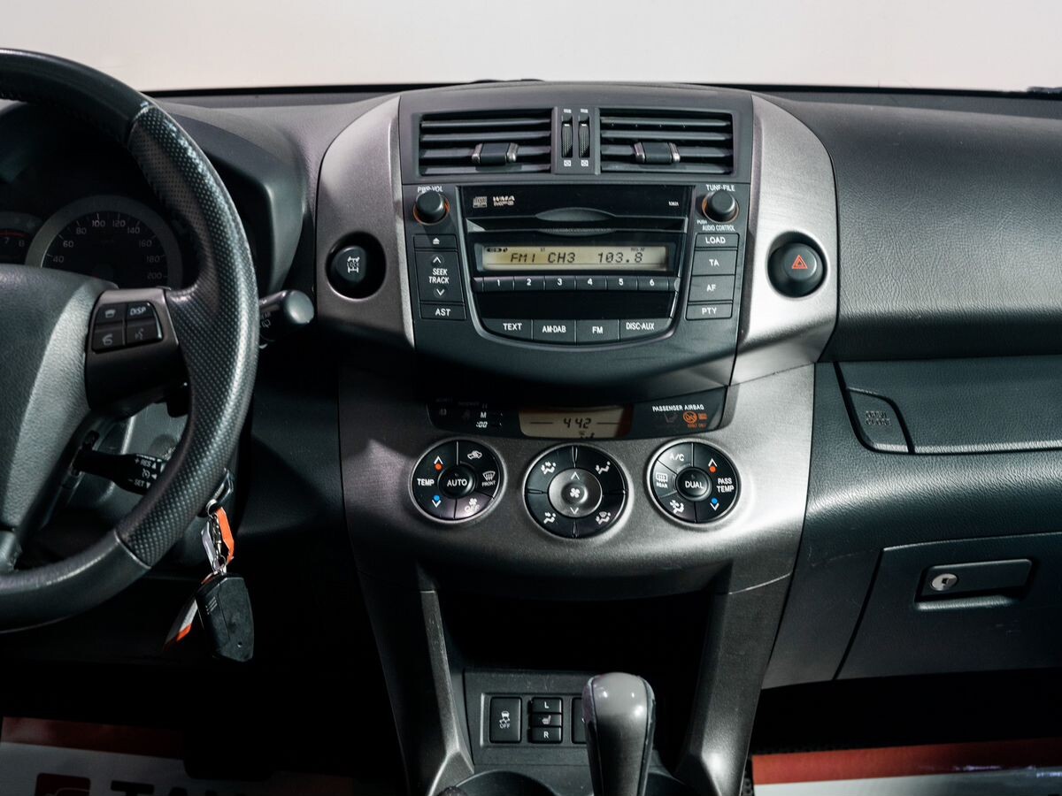 Toyota RAV4 2011 - фото автомобиля