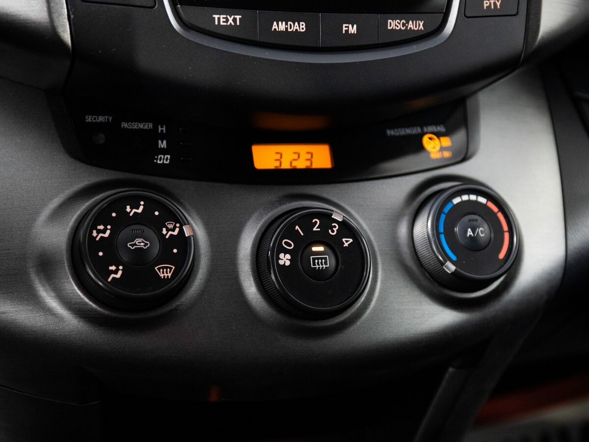 Toyota RAV4 2010 - фото автомобиля