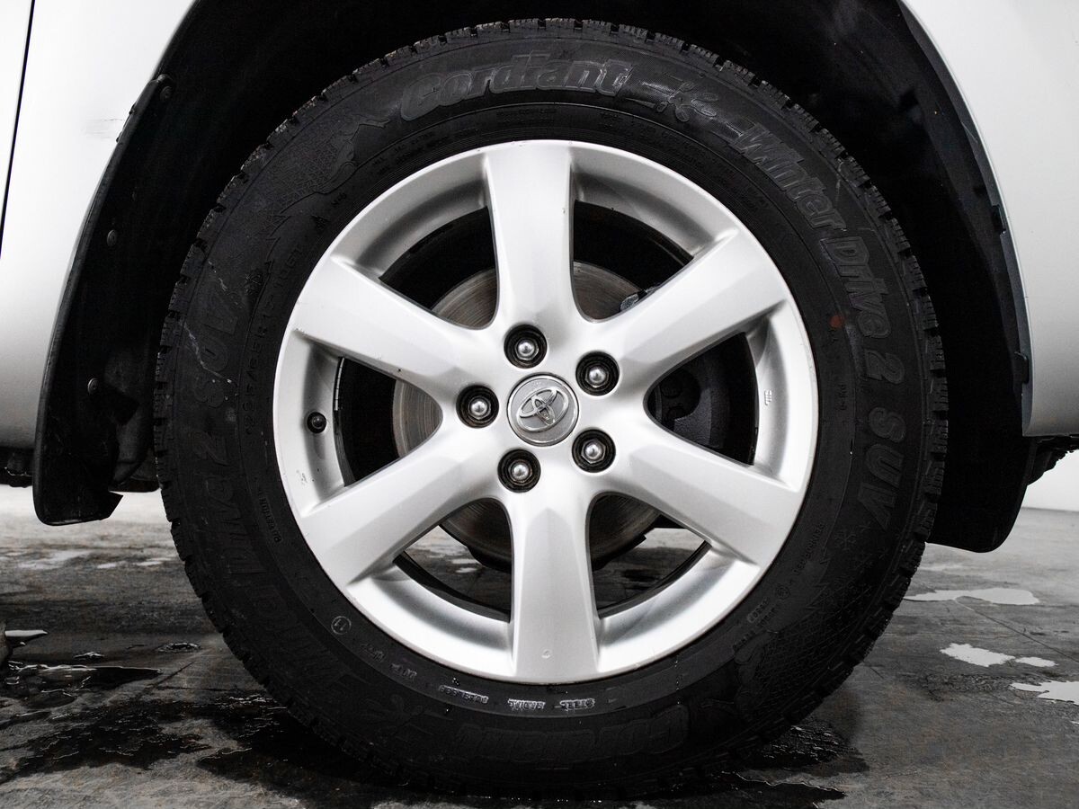 Toyota RAV4 2010 - фото автомобиля