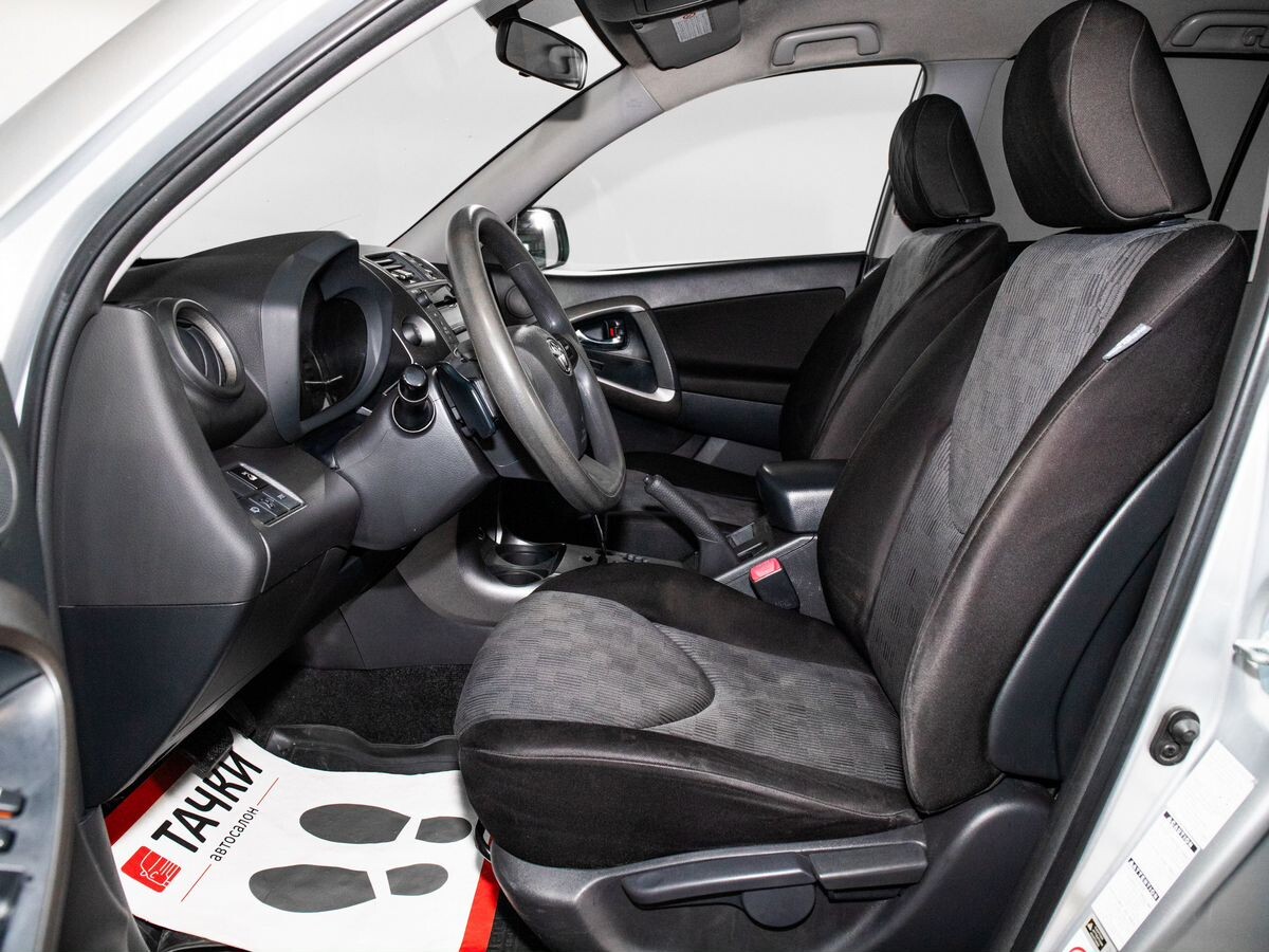 Toyota RAV4 2010 - фото автомобиля