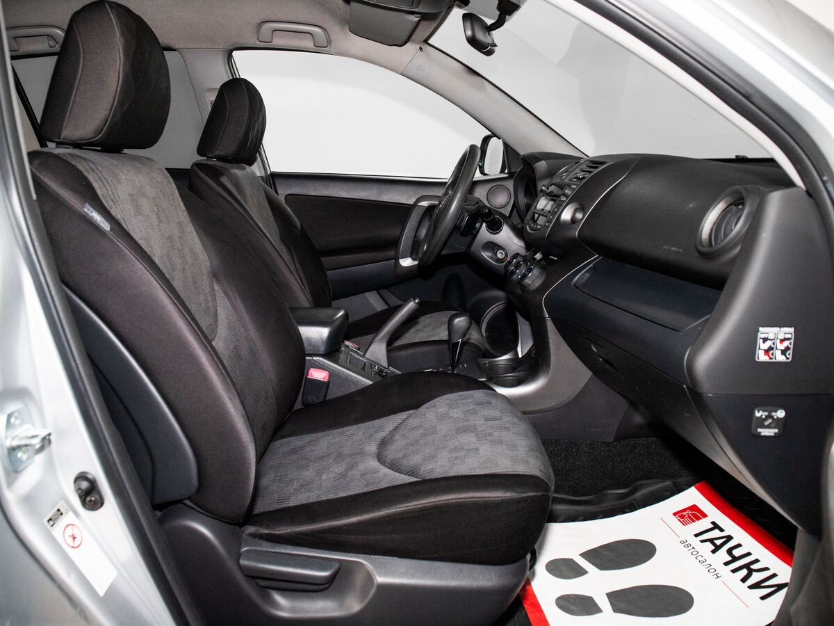 Toyota RAV4 2010 - фото автомобиля