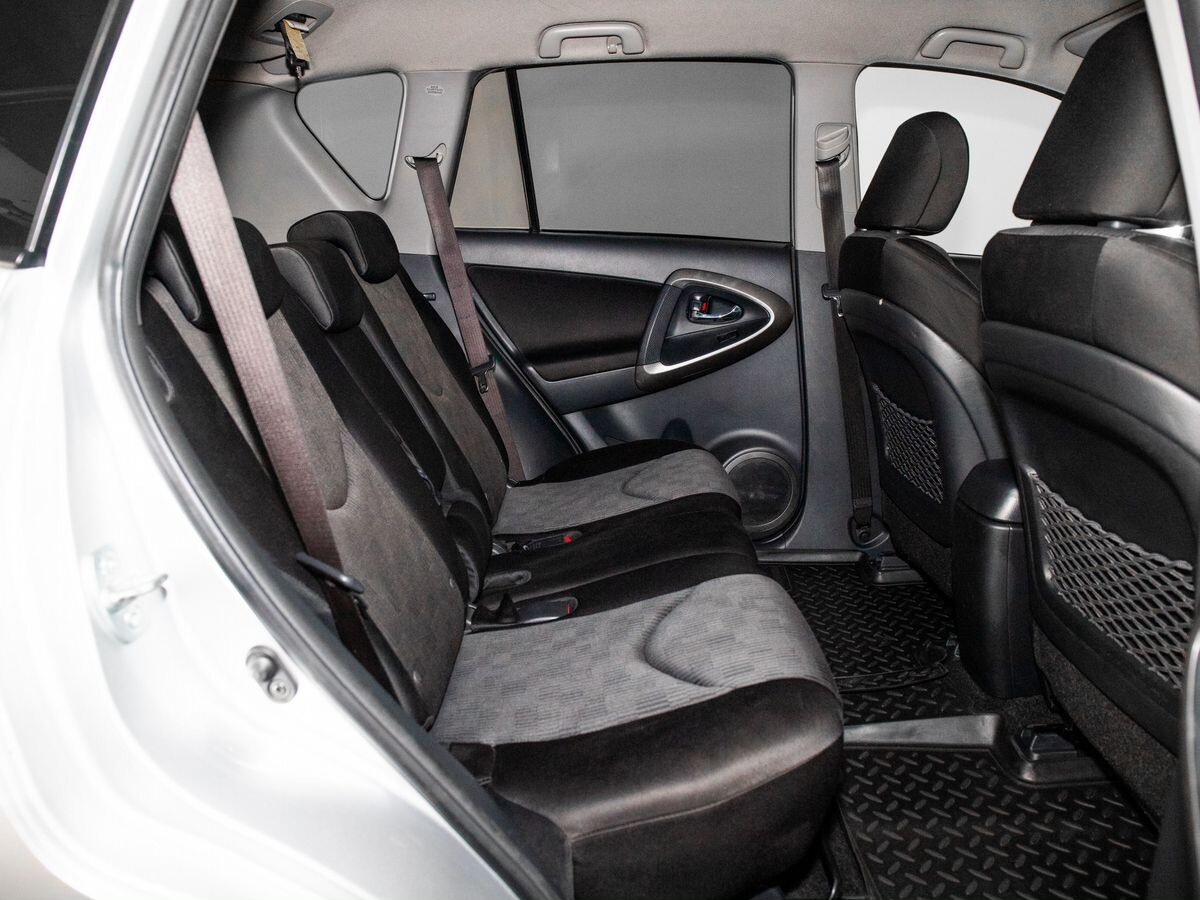 Toyota RAV4 2010 - фото автомобиля