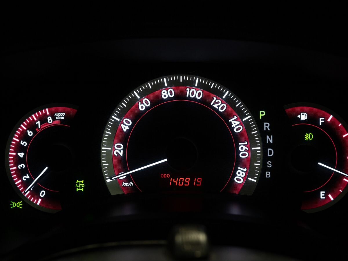 Toyota ISis 2011 - фото автомобиля