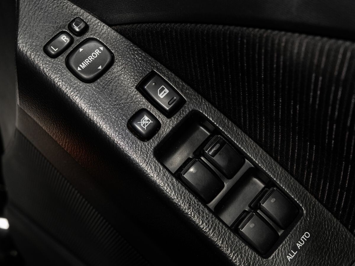 Toyota ISis 2011 - фото автомобиля