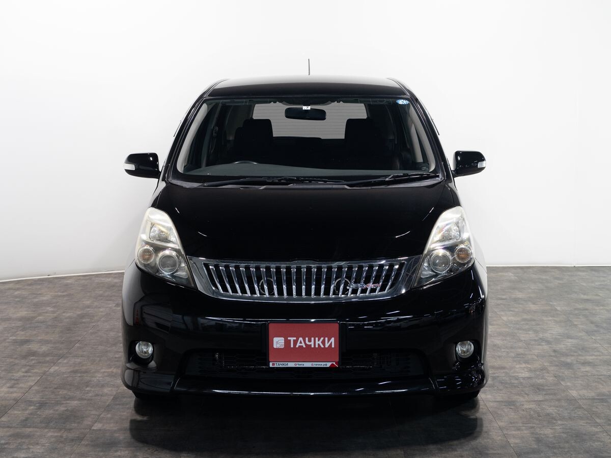 Toyota ISis 2011 - фото автомобиля