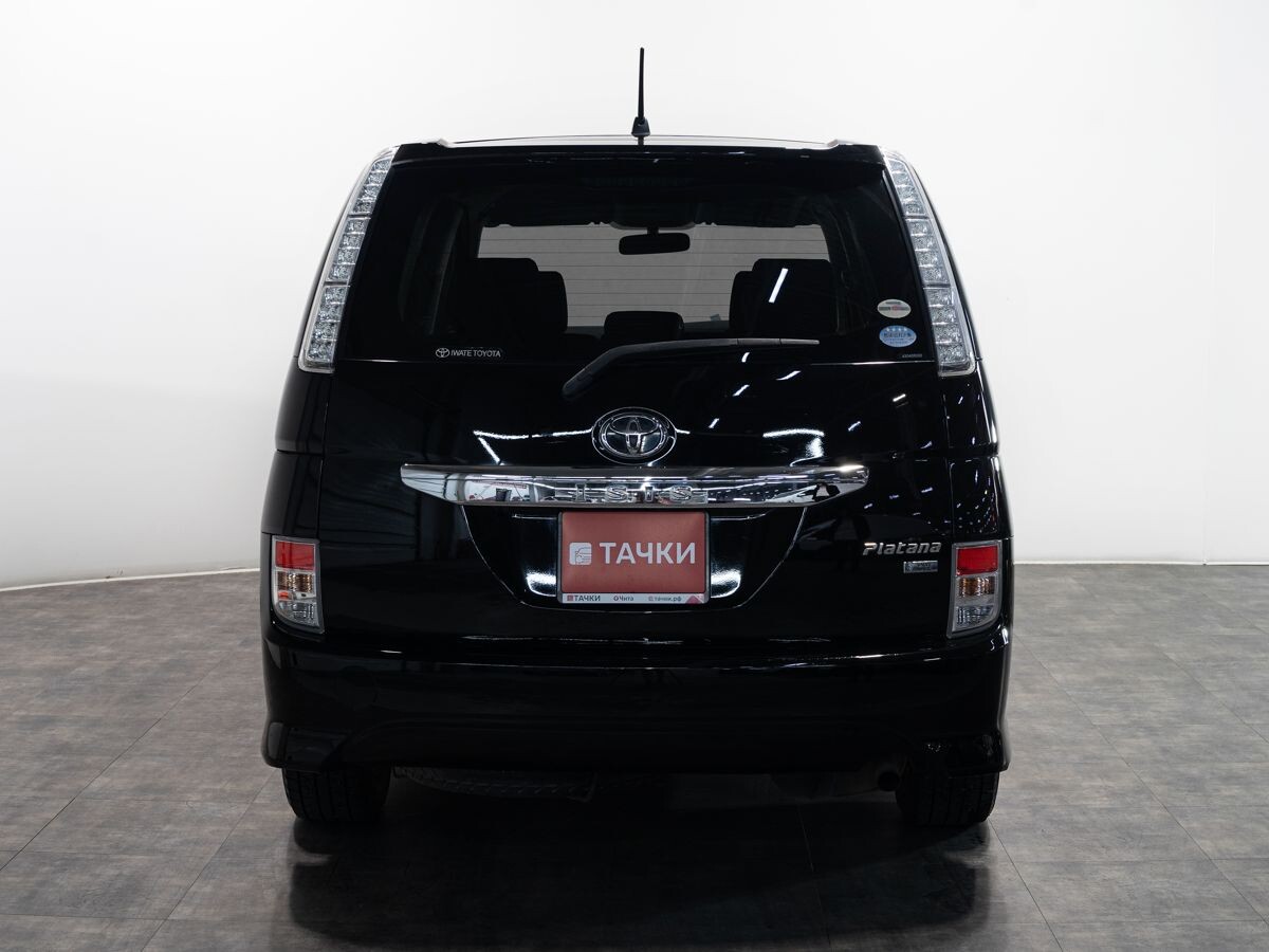 Toyota ISis 2011 - фото автомобиля