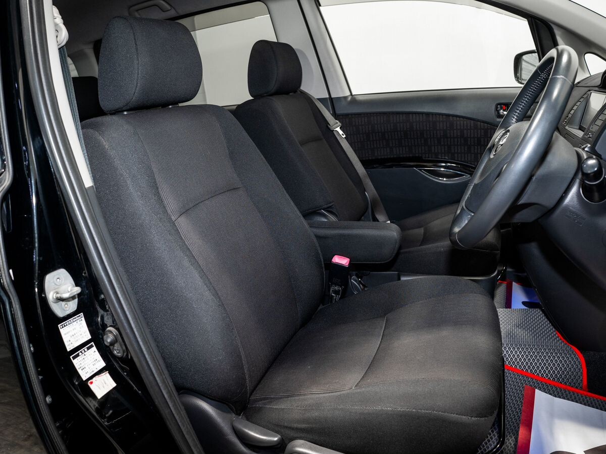 Toyota ISis 2011 - фото автомобиля