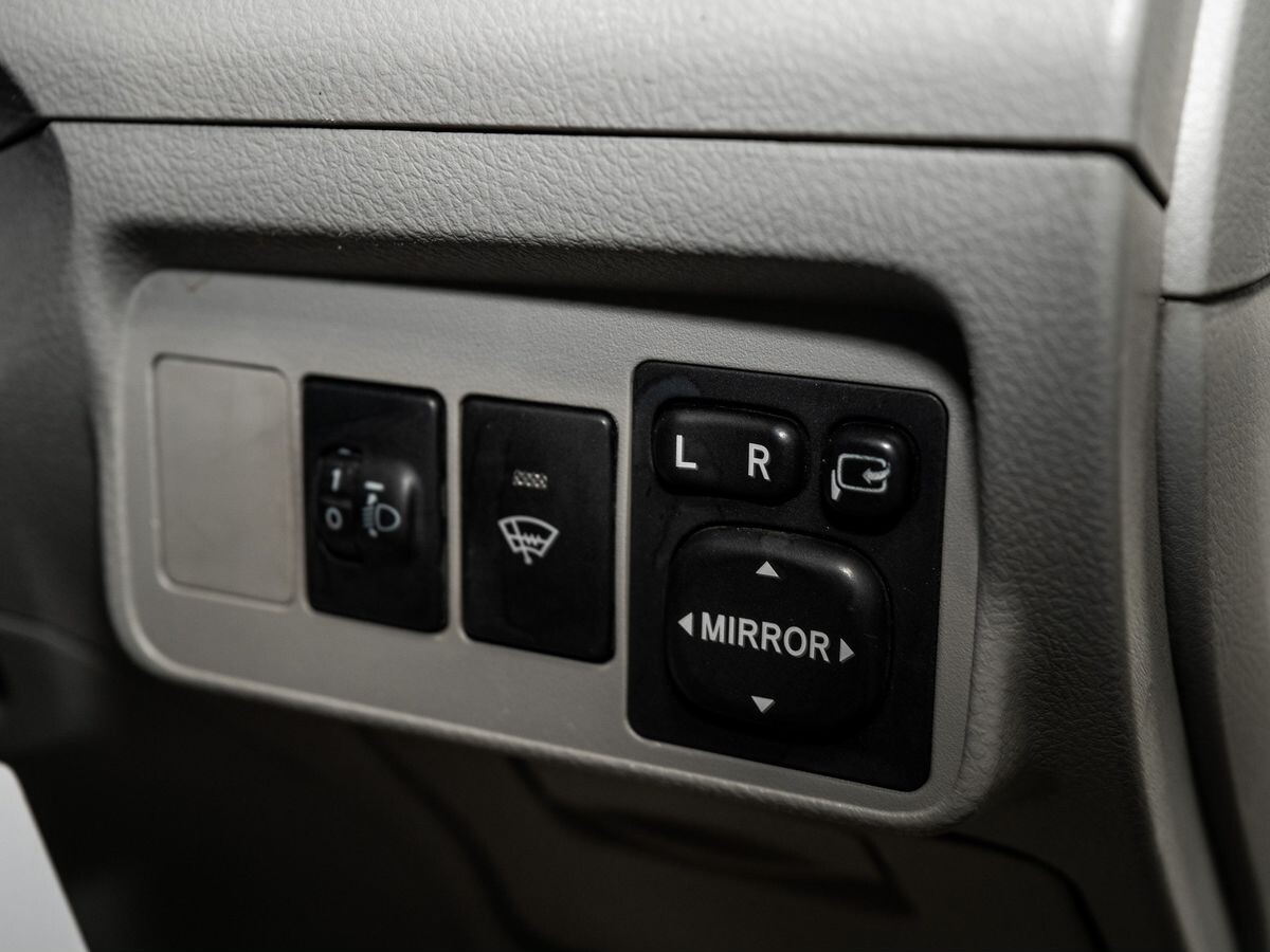 Toyota Corolla 2012 - фото автомобиля