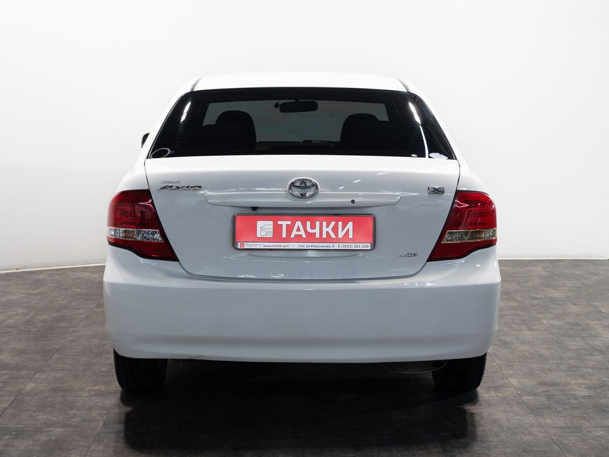 Toyota Corolla 2012 - фото автомобиля