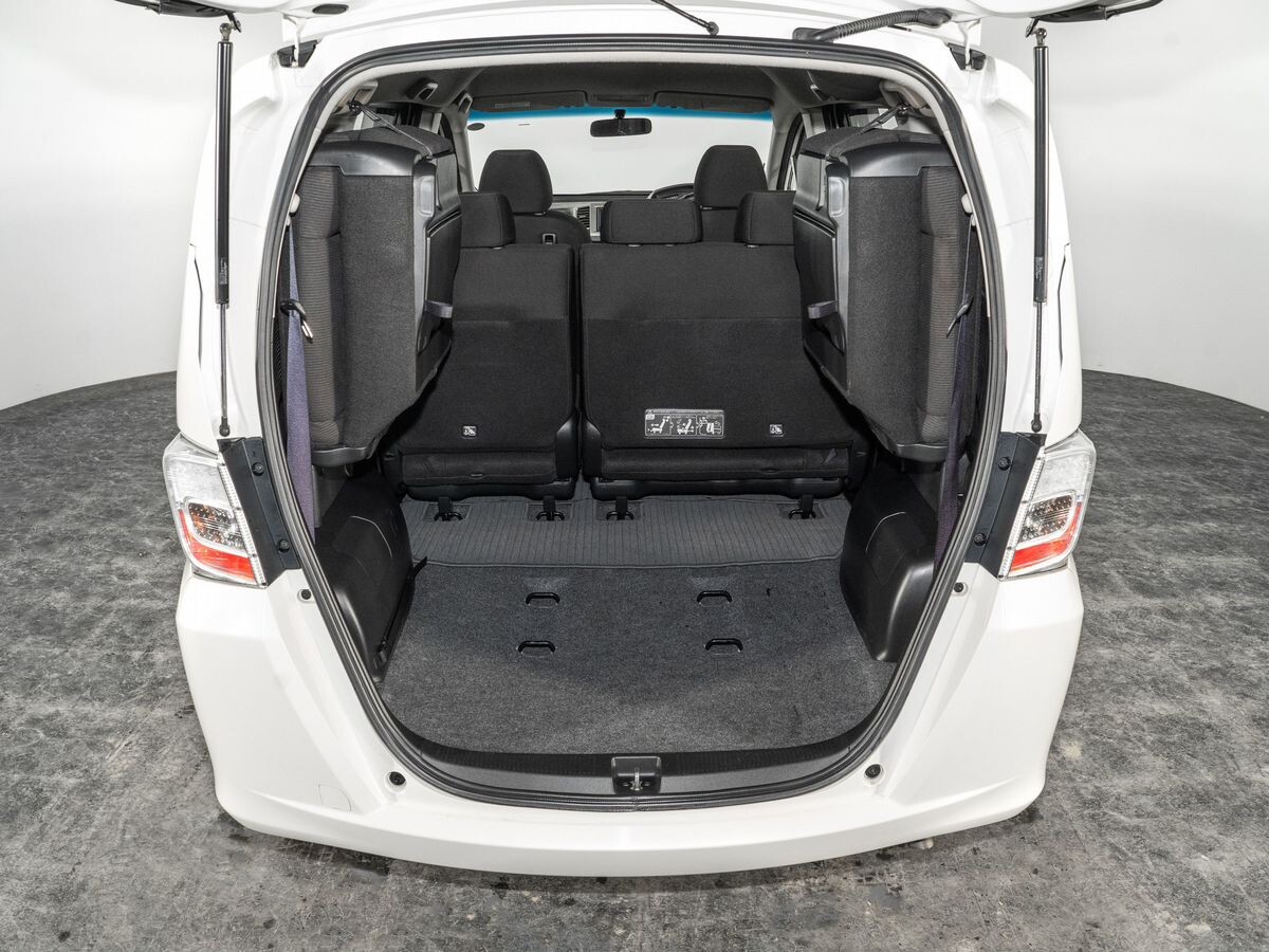 Honda Freed 2012 - фото автомобиля