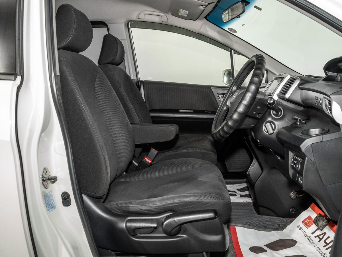 Honda Freed 2012 - фото автомобиля