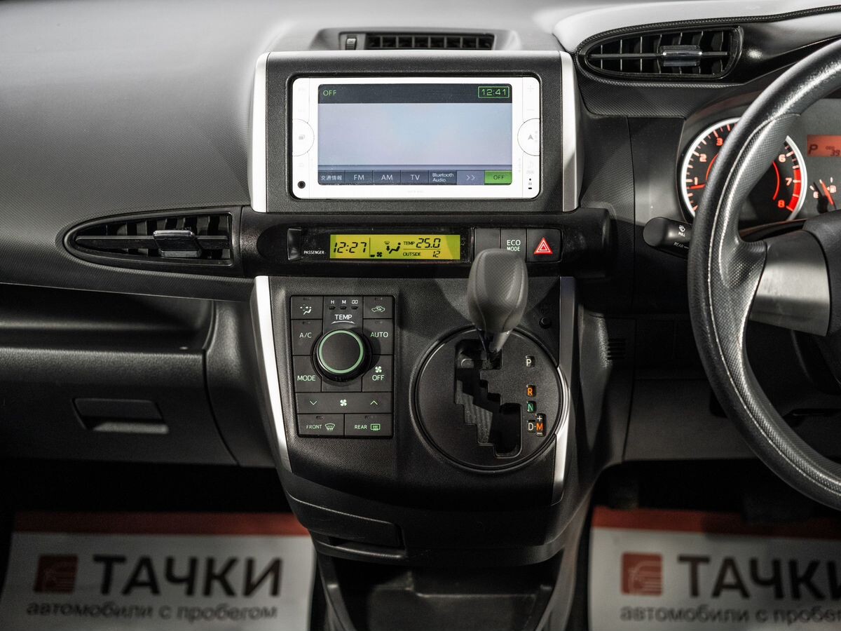 Toyota Wish 2013 - фото автомобиля