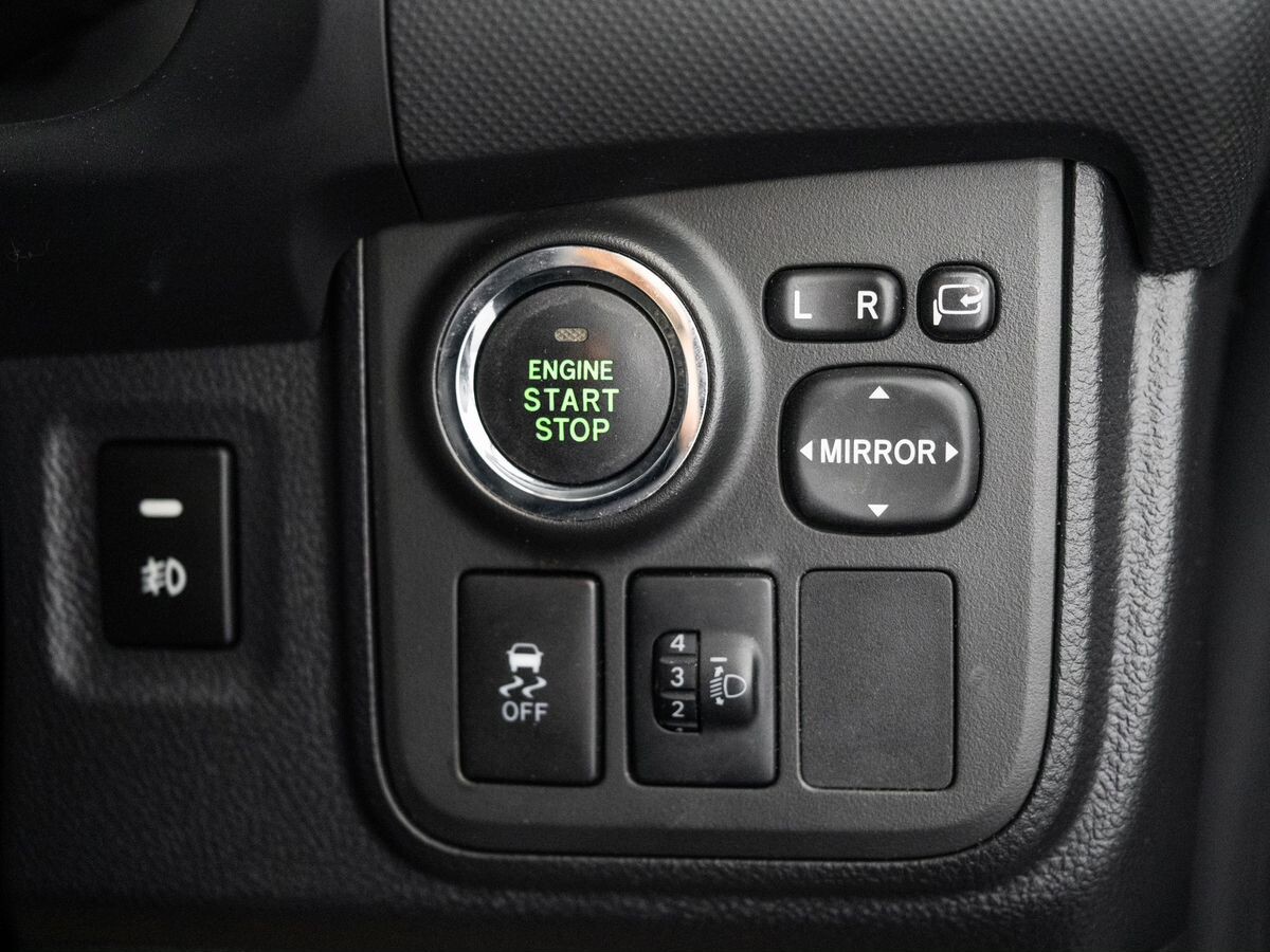 Toyota Wish 2013 - фото автомобиля