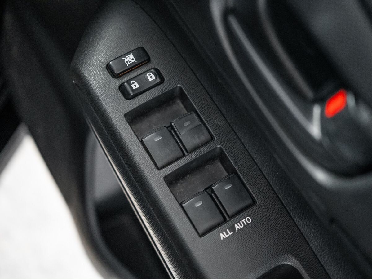 Toyota Wish 2013 - фото автомобиля