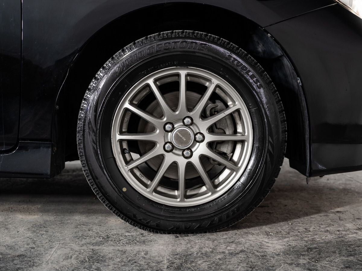 Toyota Wish 2013 - фото автомобиля