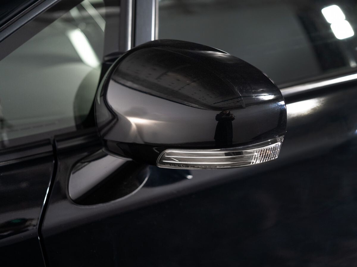 Toyota Wish 2013 - фото автомобиля