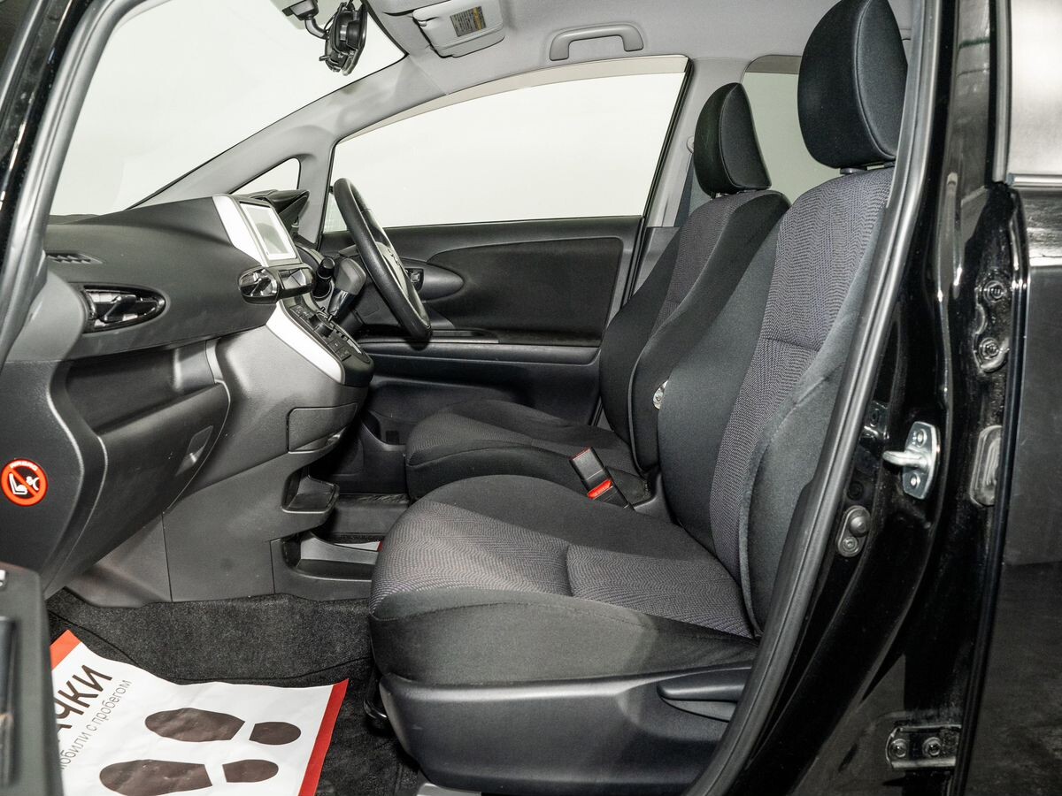 Toyota Wish 2013 - фото автомобиля