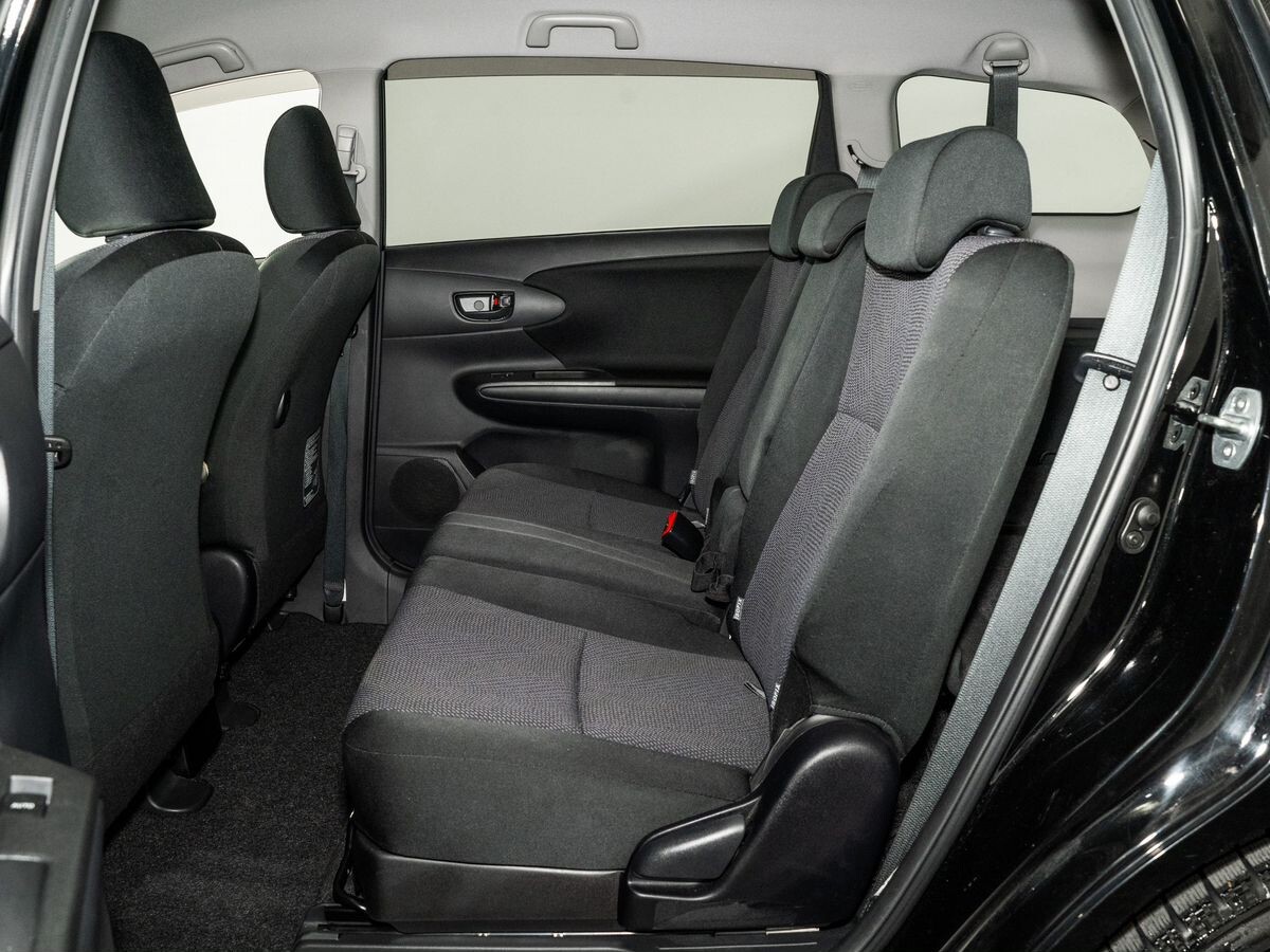 Toyota Wish 2013 - фото автомобиля