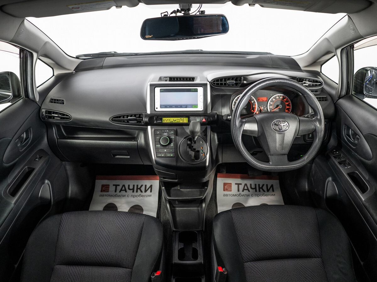 Toyota Wish 2013 - фото автомобиля
