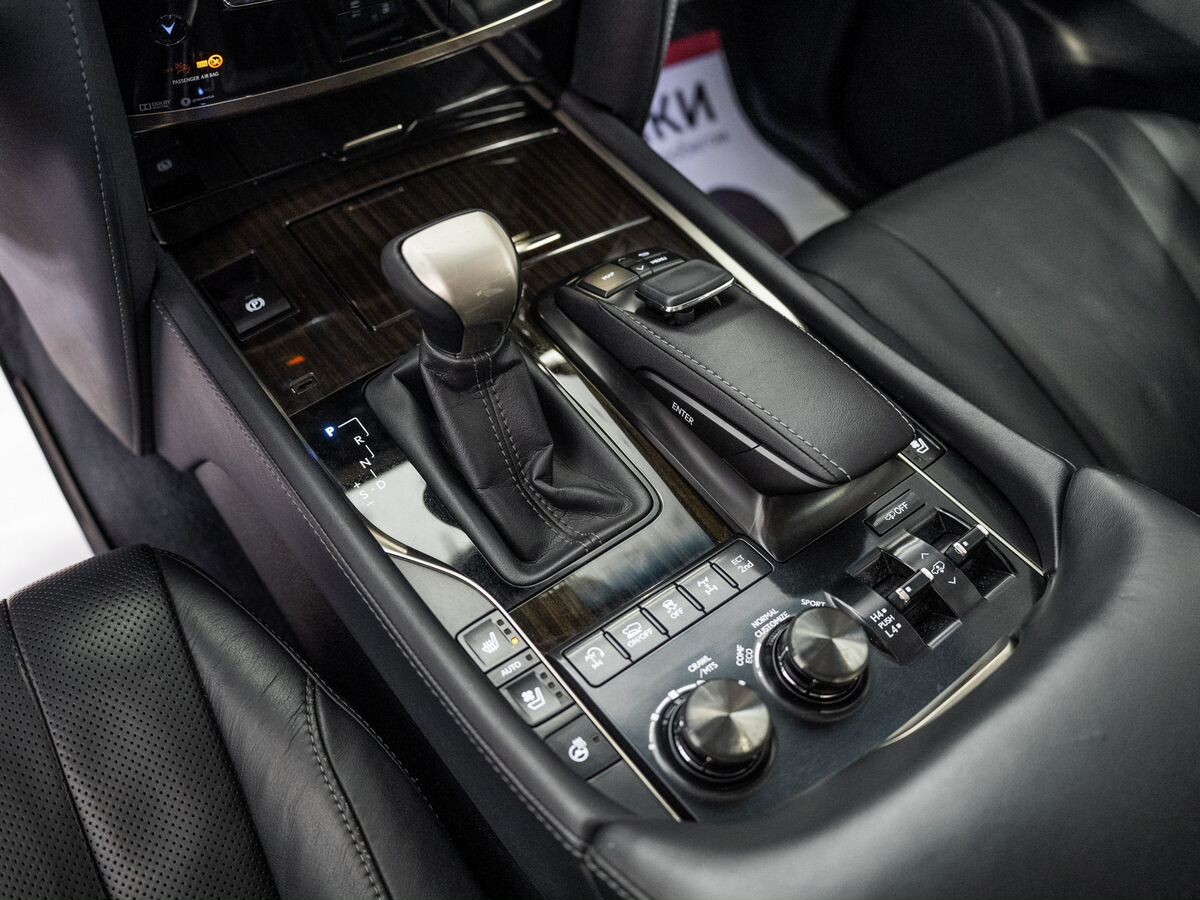 Lexus LX 2016 - фото автомобиля