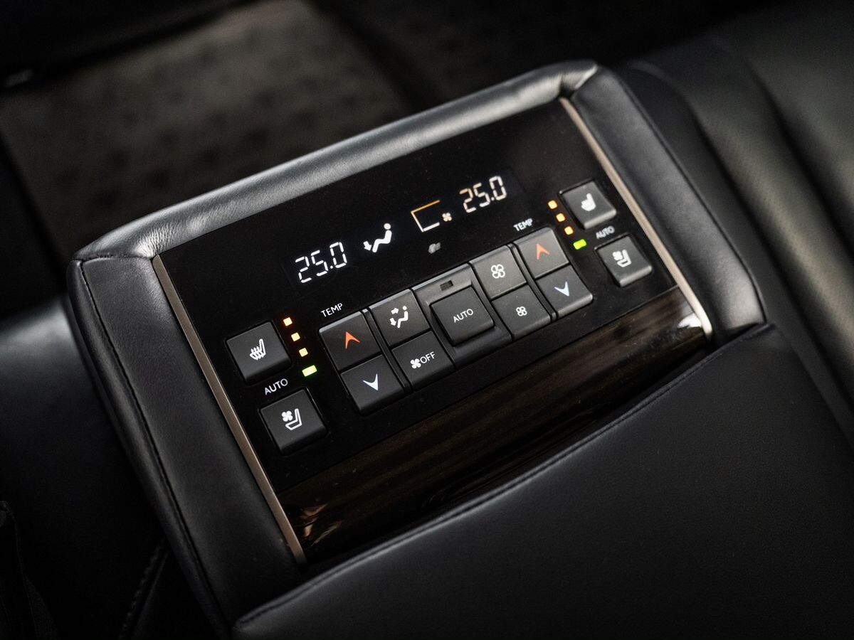 Lexus LX 2016 - фото автомобиля