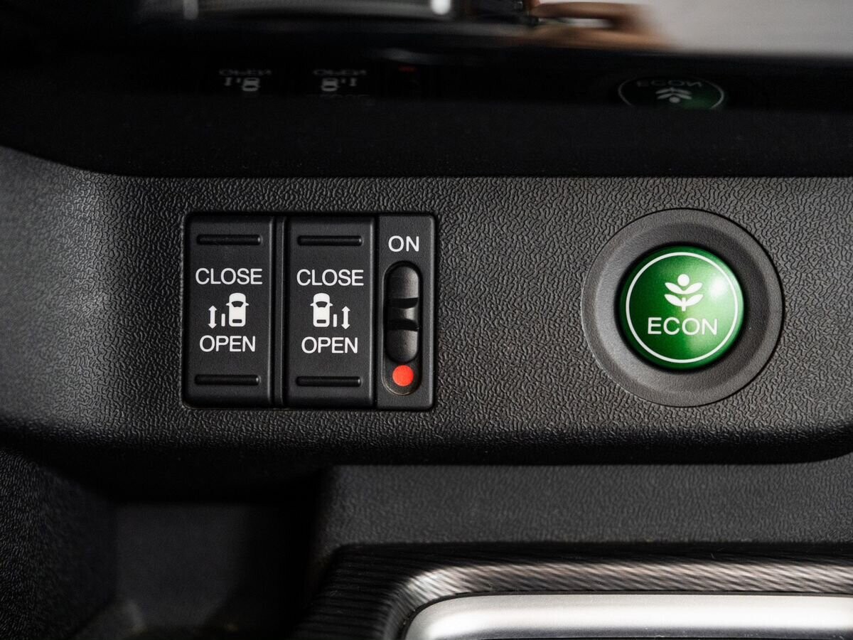 Honda Stepwgn 2018 - фото автомобиля