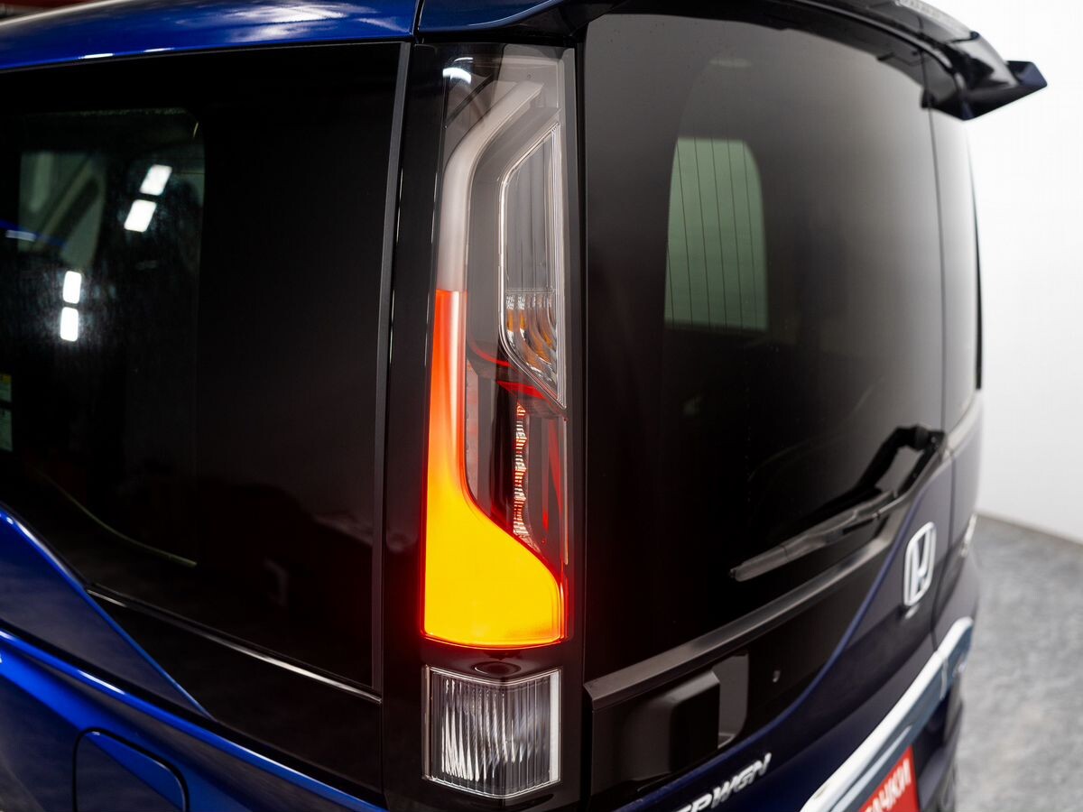 Honda Stepwgn 2018 - фото автомобиля