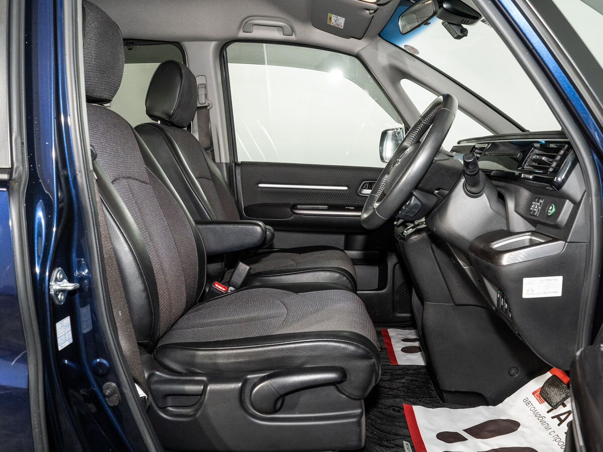 Honda Stepwgn 2018 - фото автомобиля