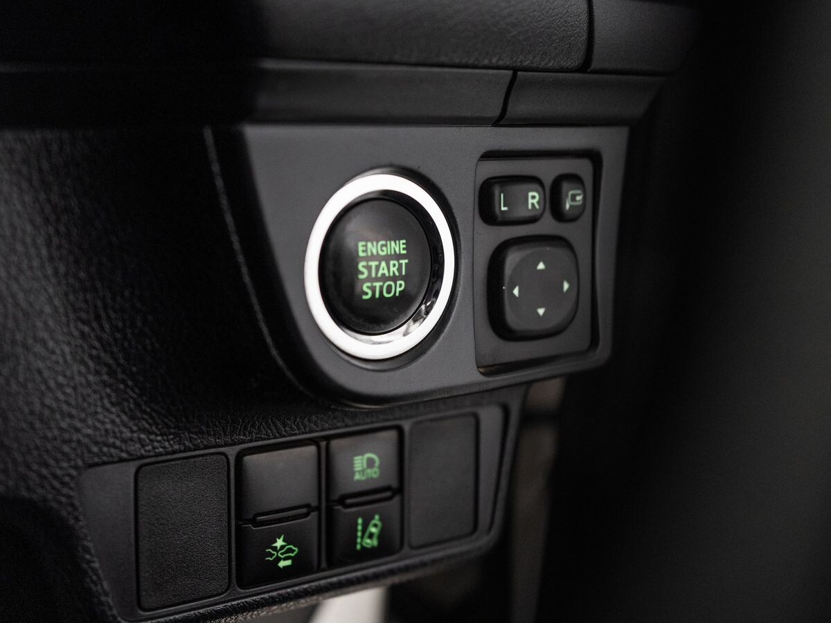 Toyota Corolla 2017 - фото автомобиля