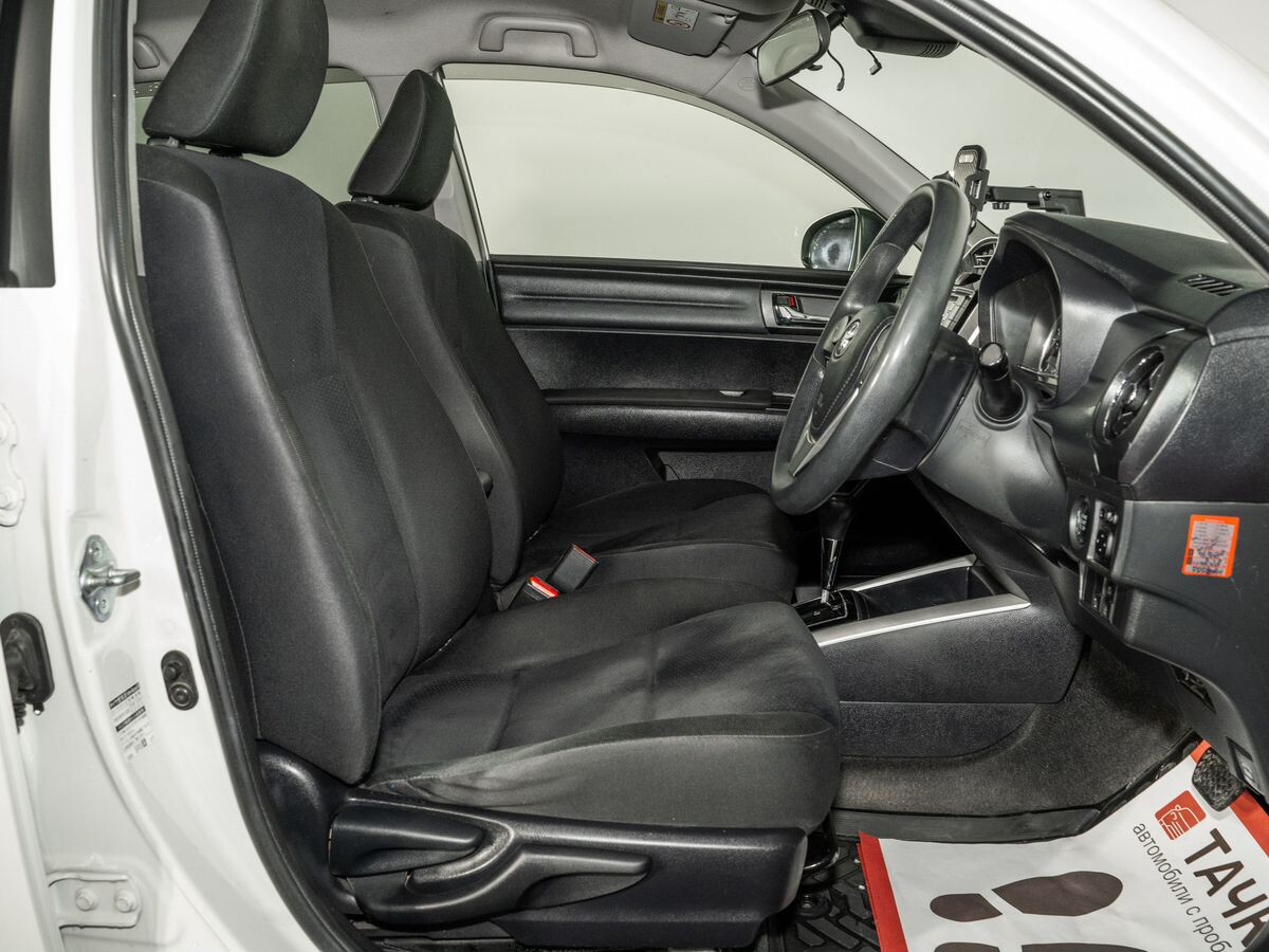 Toyota Corolla 2017 - фото автомобиля