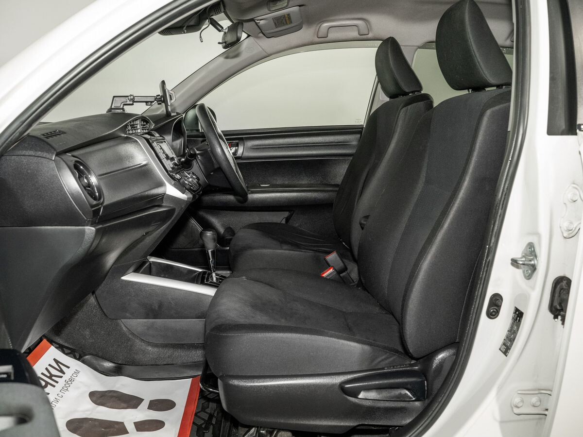 Toyota Corolla 2017 - фото автомобиля