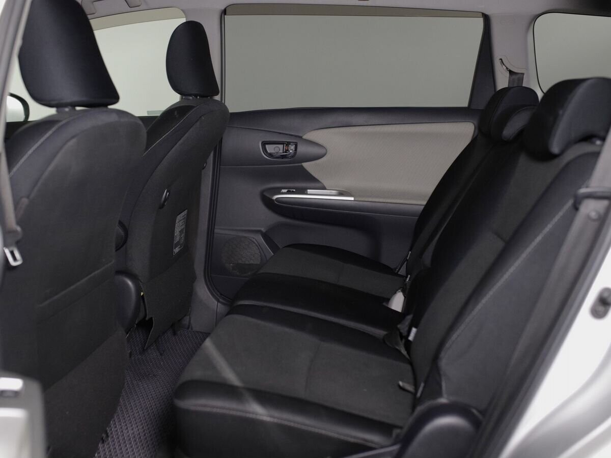 Toyota Wish 2011 - фото автомобиля