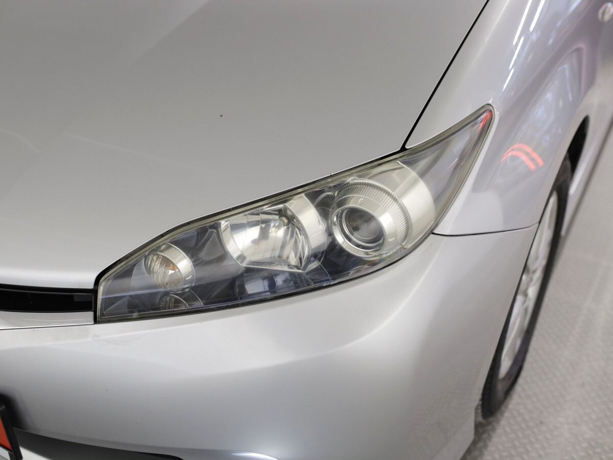 Toyota Wish 2011 - фото автомобиля